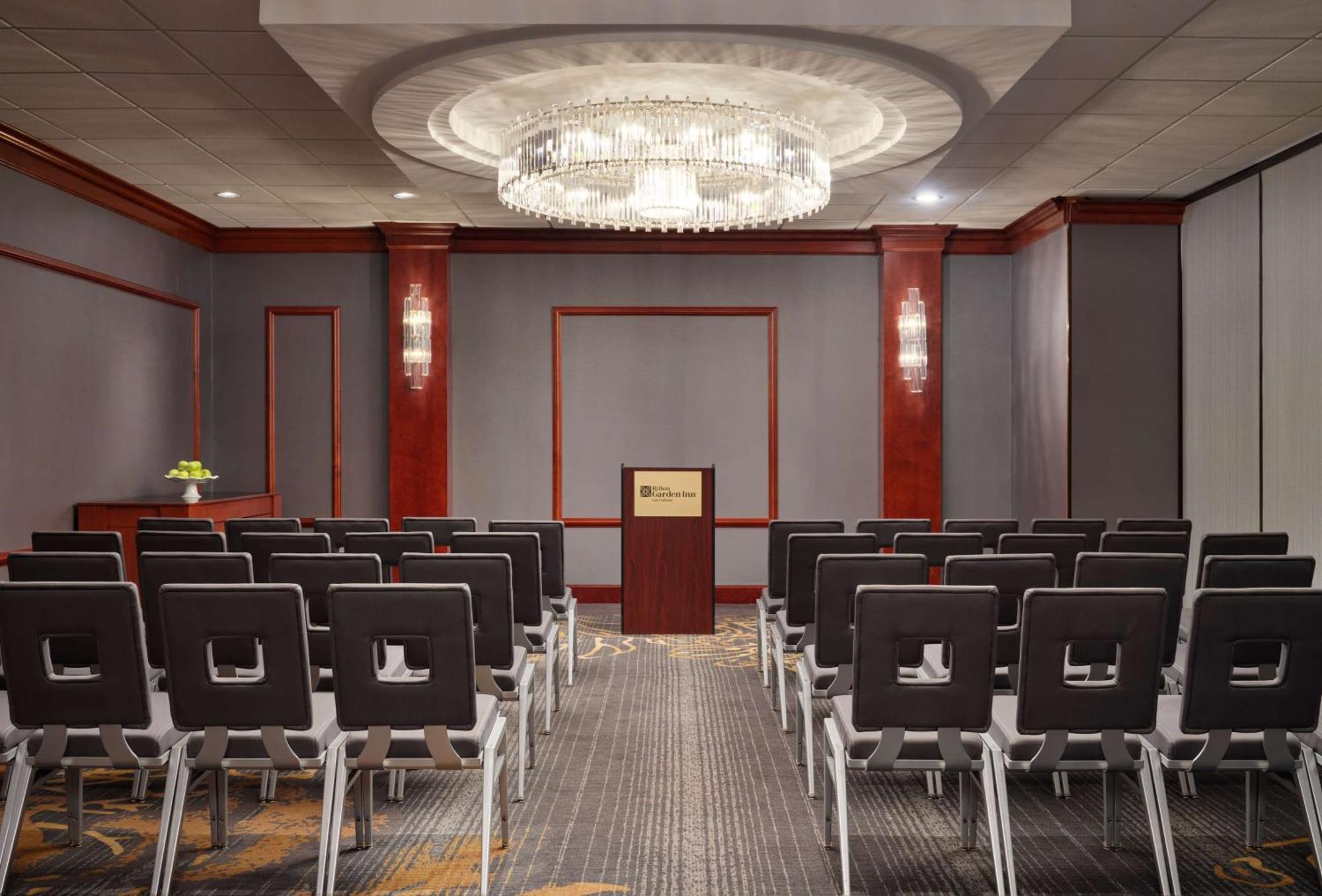 Hilton Garden Inn Las Colinas Irving Exterior foto